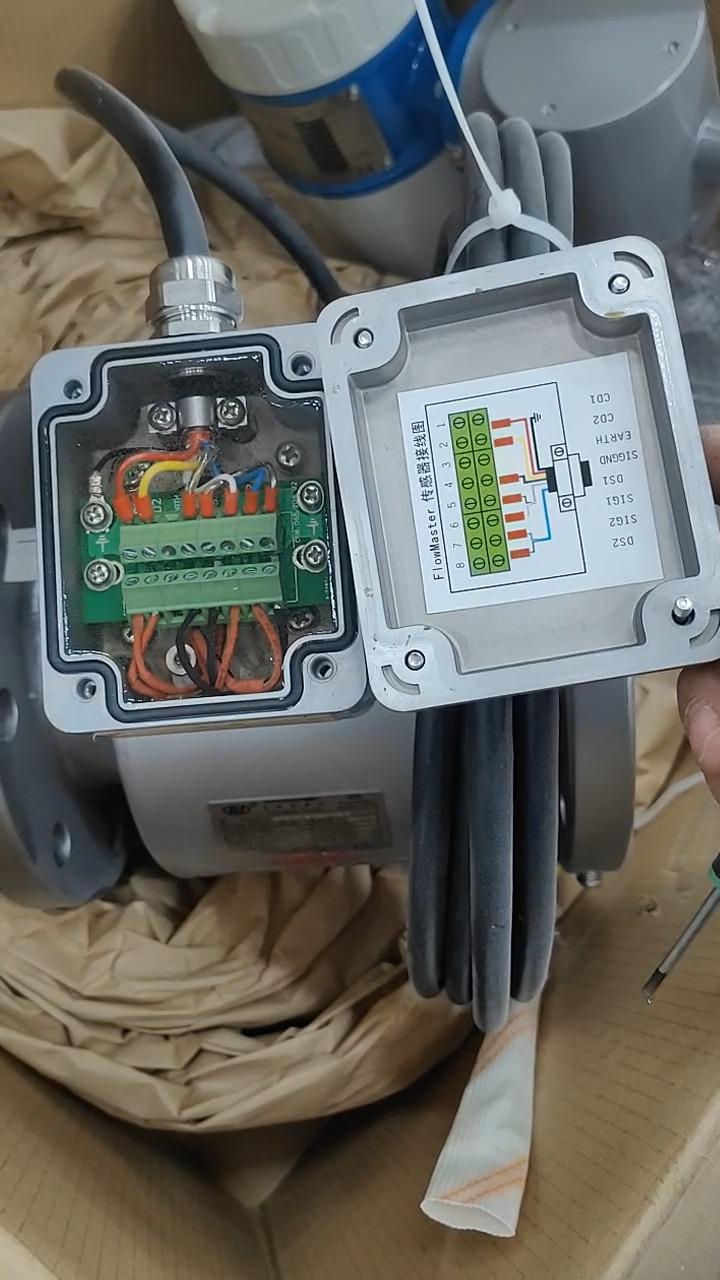 电磁流量计工作原理(图1)